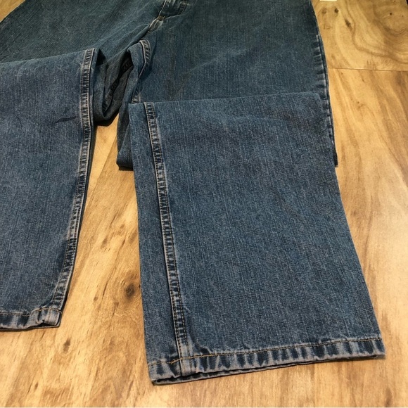 NWT Eddie Bauer Blue Denim Jeans Natural Fit Straight Leg 37x32 Womens Size 18 - Picture 2 of 13